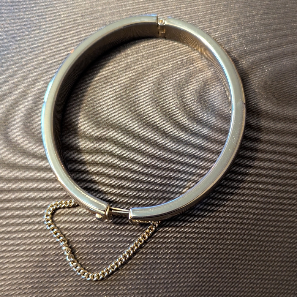 Vintage Gold Tone Oval Hinge Bracelet With Safety Chain